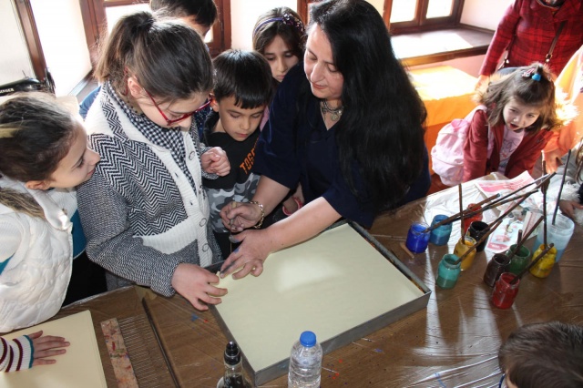 Ebru, En Rağbet Gören Kâğıt Süsleme Sanatıdır