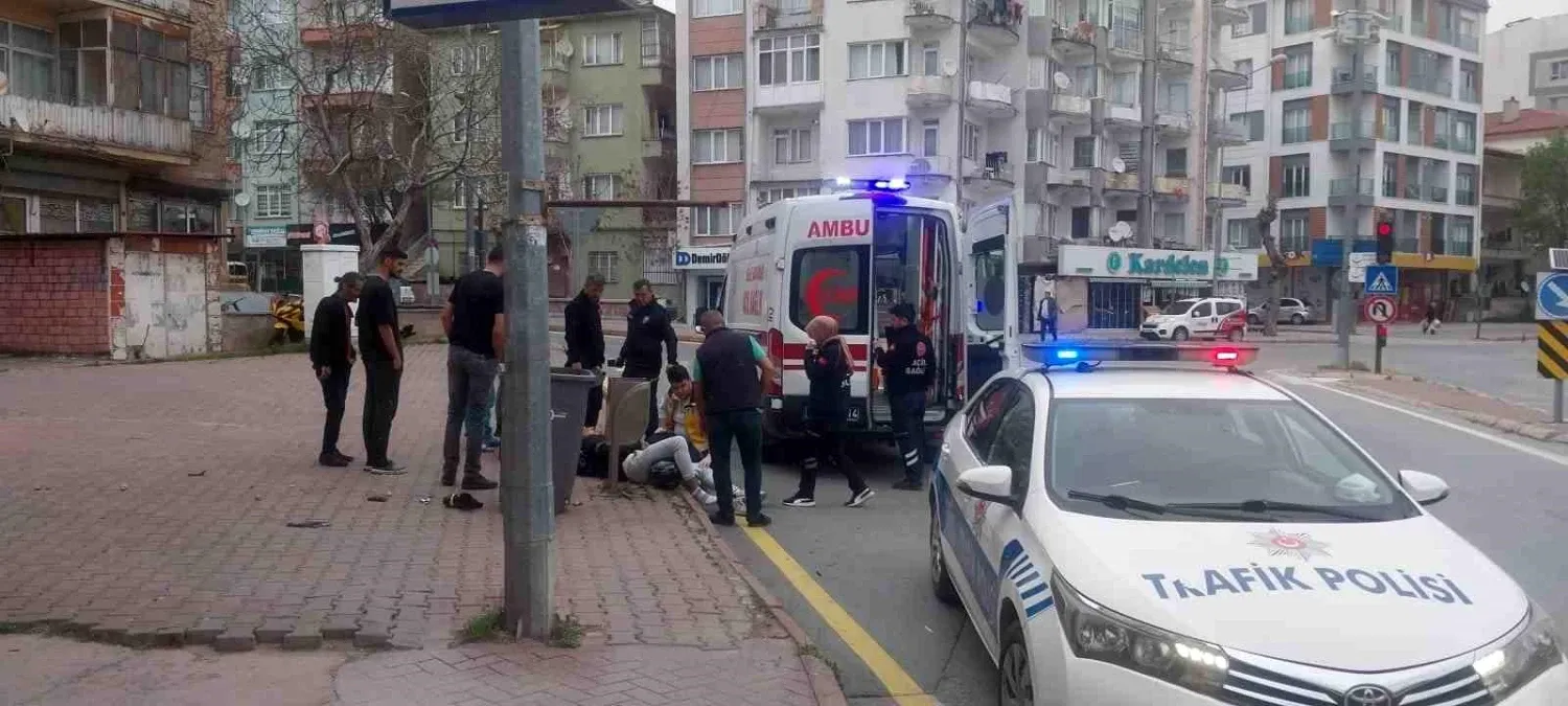 Refüje çarpıp devrilen motosikletteki dede öldü