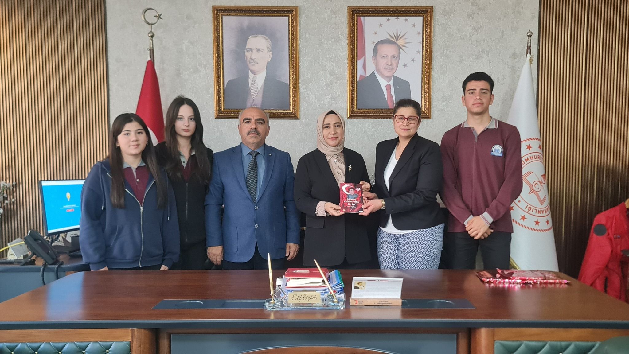 Şiir Yarışmasında Dereceye Giren Öğrenciler Ödüllendirildi