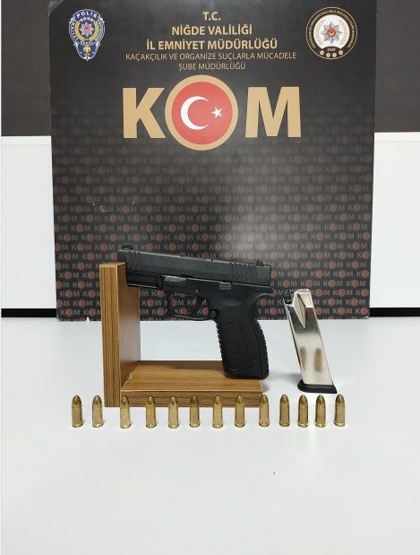 Niğde’de Tarihi Eser ve Ruhsatsız Silah Operasyonu: 5 Şüpheli Yakalandı