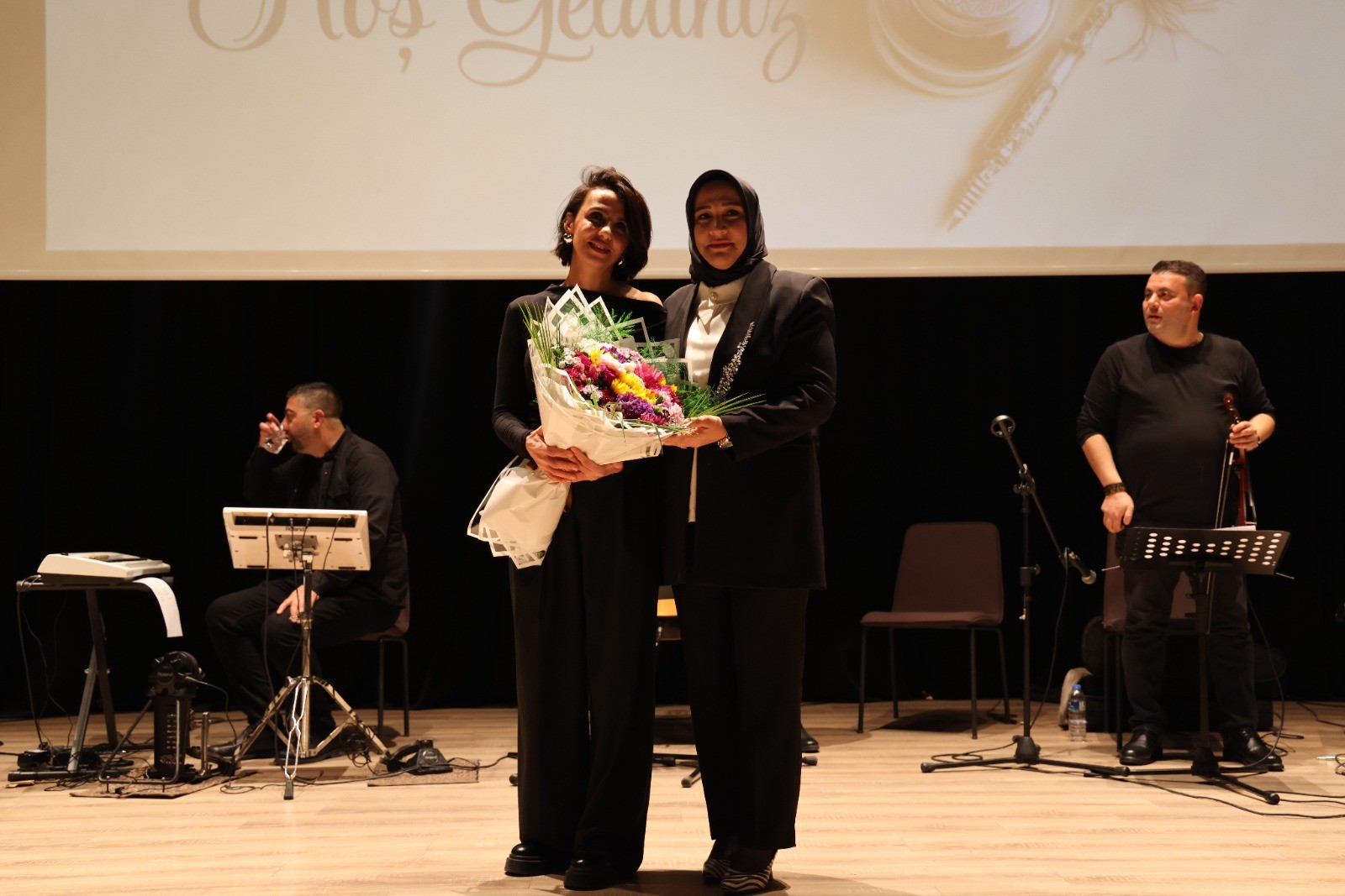 583340336 856331690425880 4439371005992932785 N