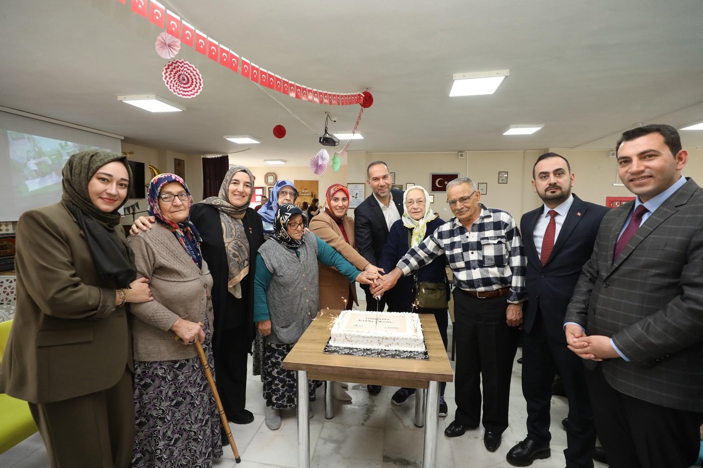 Emrah Özdemir, Bor’da Huzurevi Sakinleri İle  Bir Araya Geldi