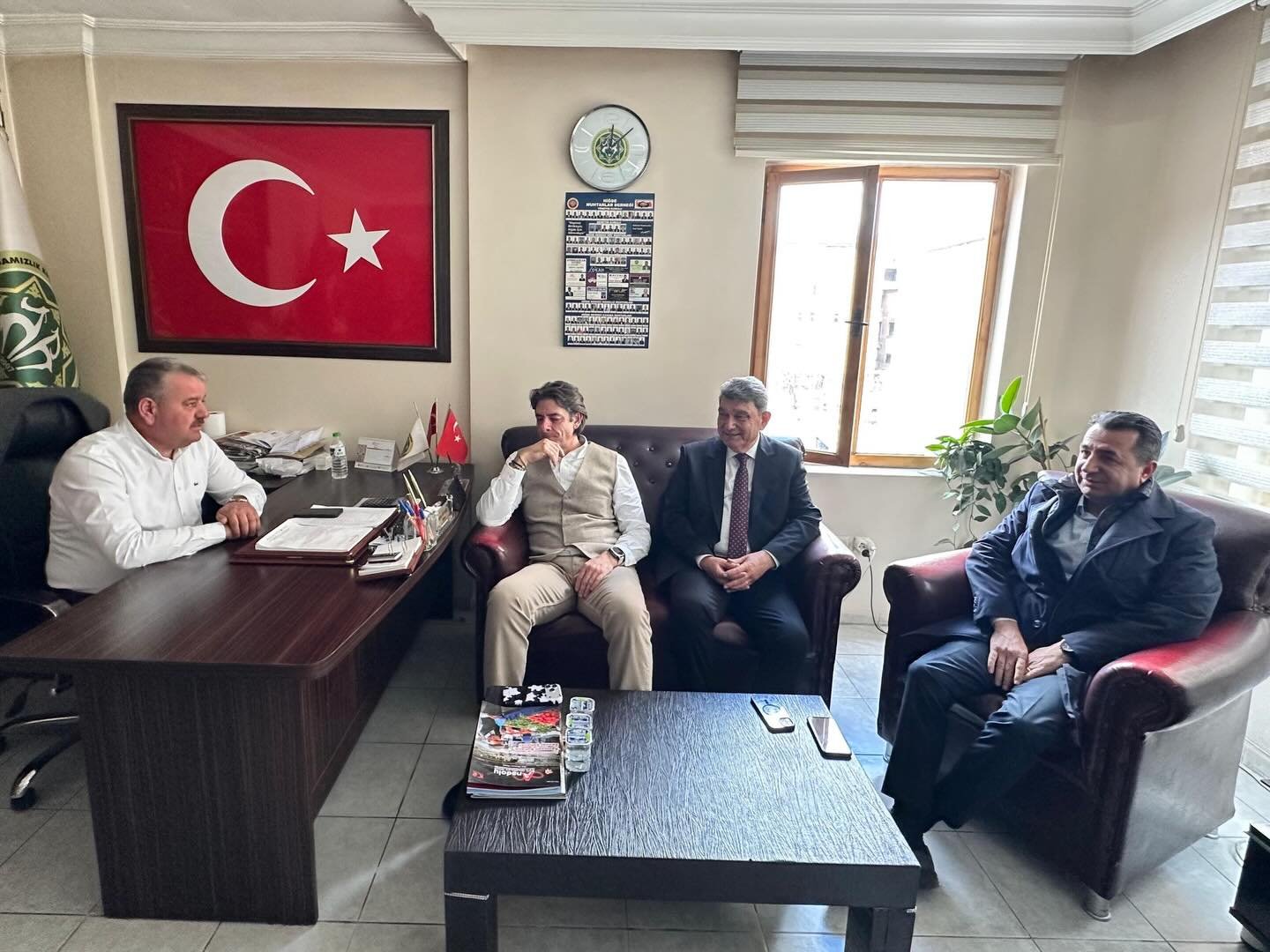 670642591 18432374227143602 2536996525997003295 N