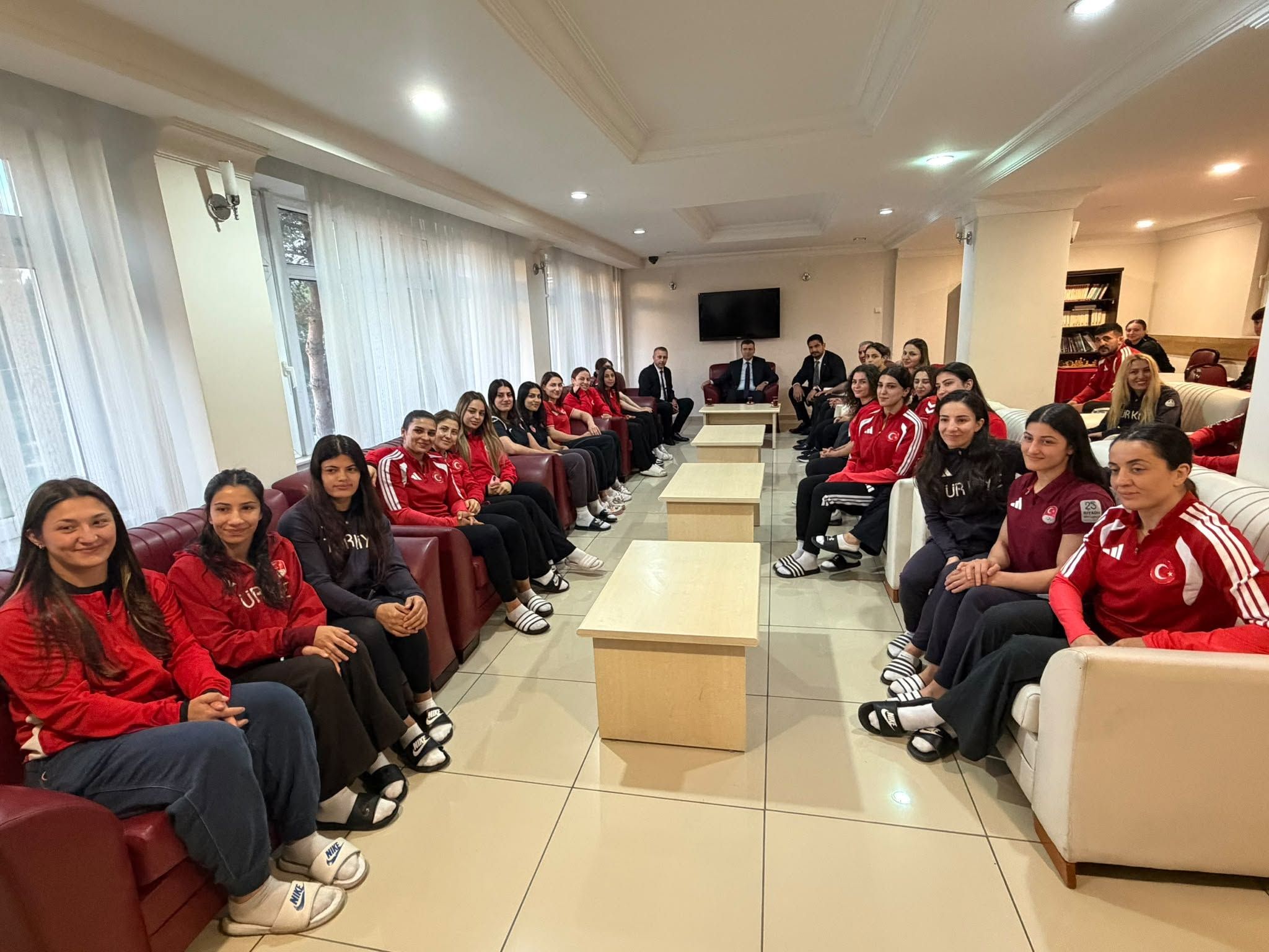Türkiye Güreş Federasyonu Başkanı  Taha Akgül Niğde’de