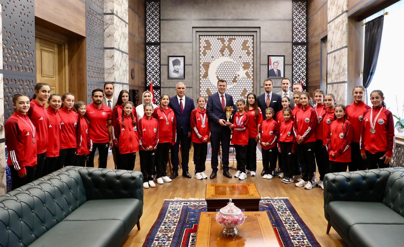 Şampiyon Sporcularımızdan Valilik Ziyareti