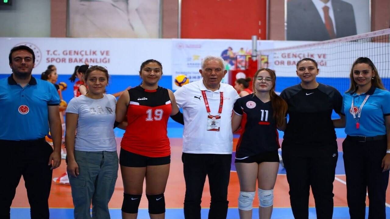 ANALİG Voleybol Takımı Grubunu İkinci Sırada Tamamladı