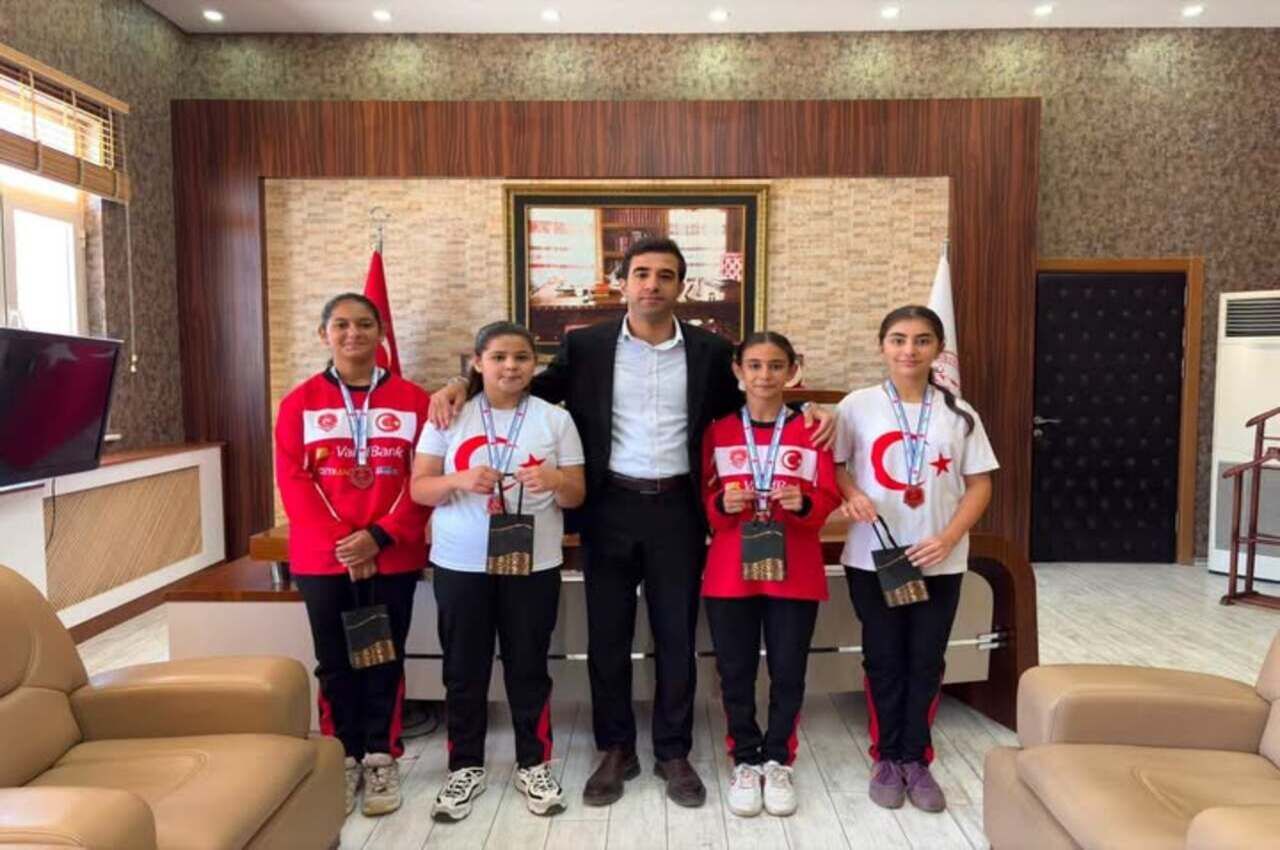 Kaymakam Kalkan'dan Başarılı Sporculara Ödül