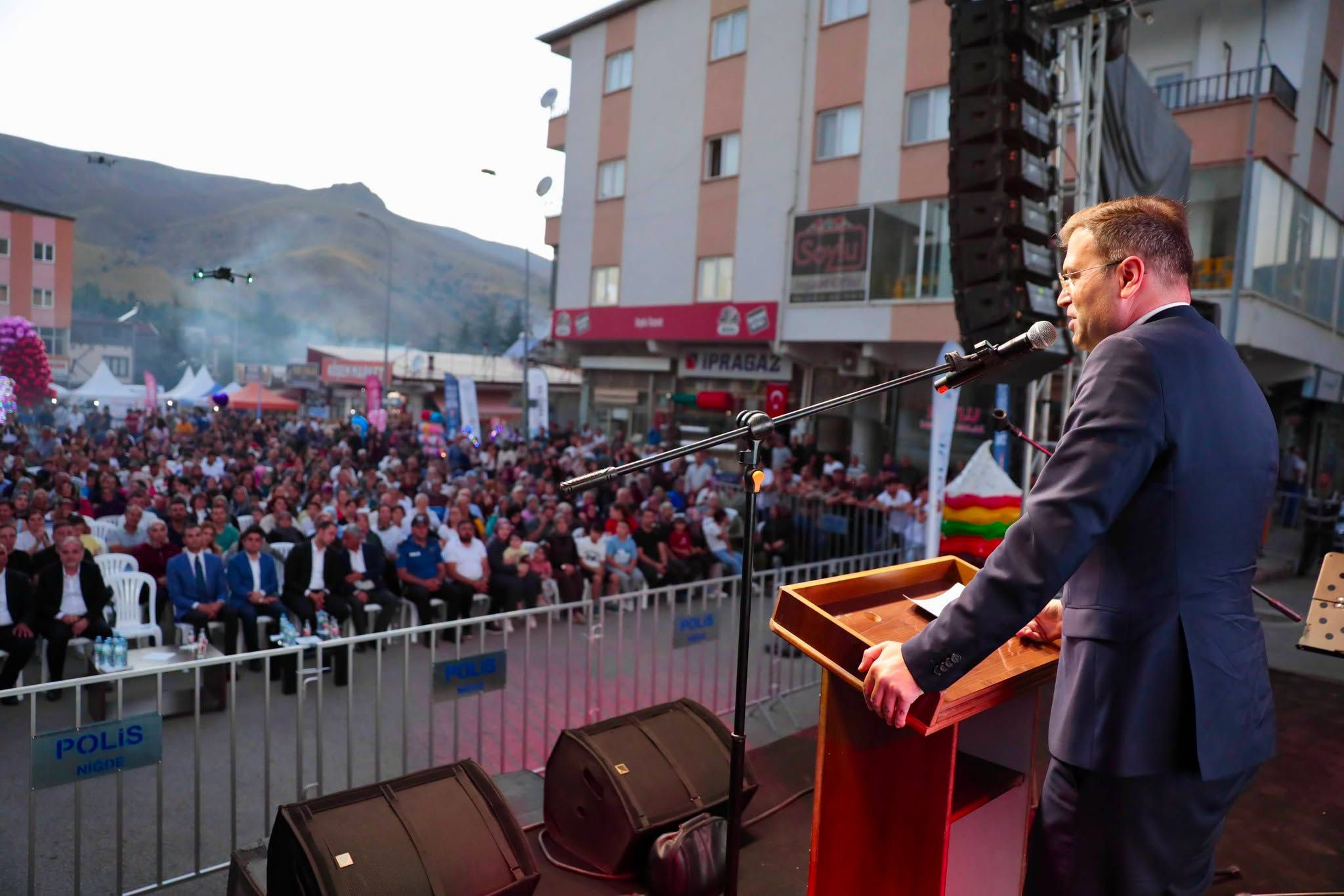 Çamardı’da Festival Coşkusu İsmail Altunsaray Konseriyle Zirve Yaptı!