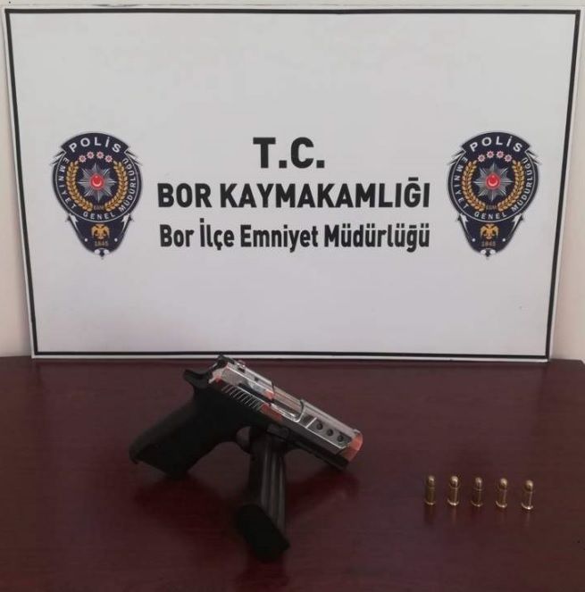 Bor’da silah operasyonu: 2 şüpheli tutuklandı