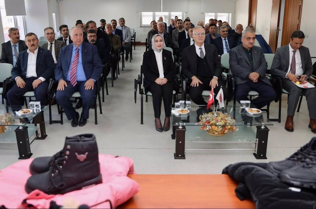 Niğde’de 500 Öğrenciye Kaban ve Bot Desteği