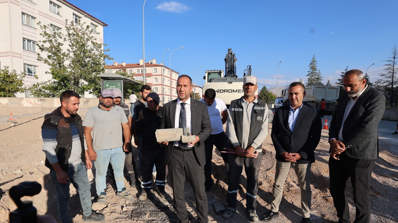 Başkan Özdemir, Özbelde Mevkiinde Altyapı Çalışmalarını Yerinde İnceledi