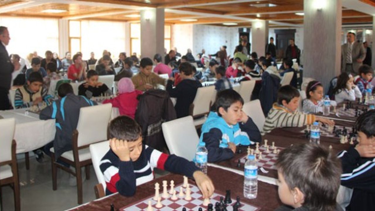 10 Kasım Satranç Turnuvası Yapıldı
