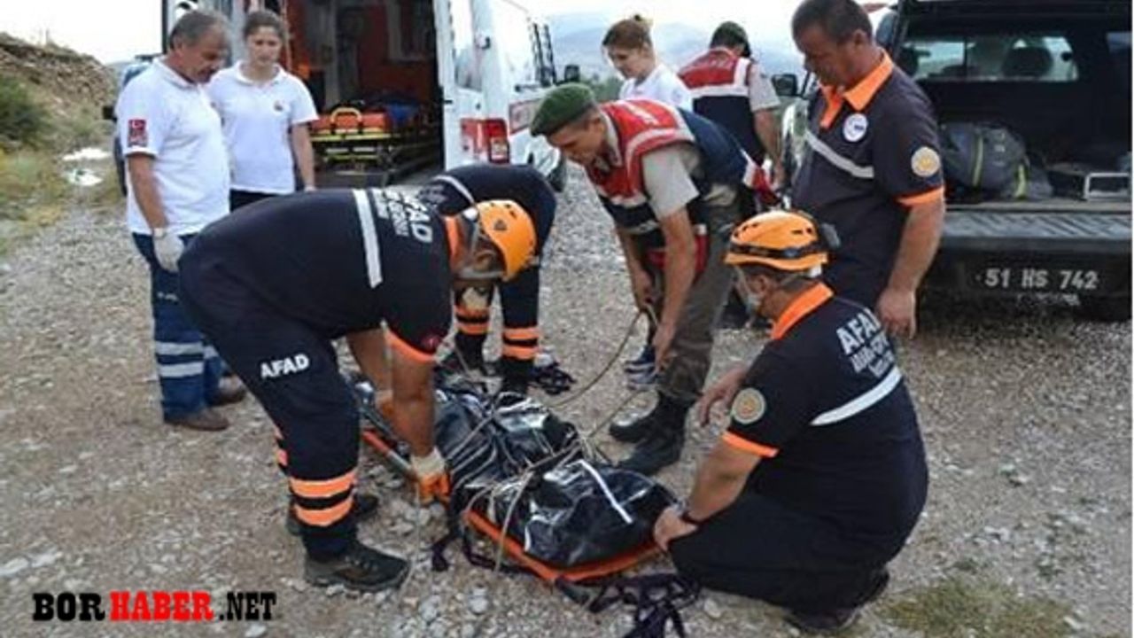 Demirkazık’ta 30 metreden aşağı düşen dağcı yaralandı