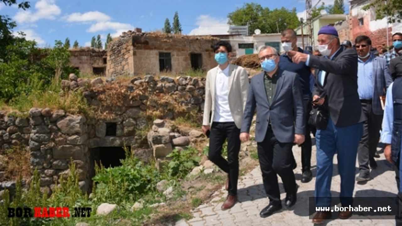 Vali Şimşek,  Çiftlik İlçesine Bağlı Köylerde Vatandaşları Dinledi