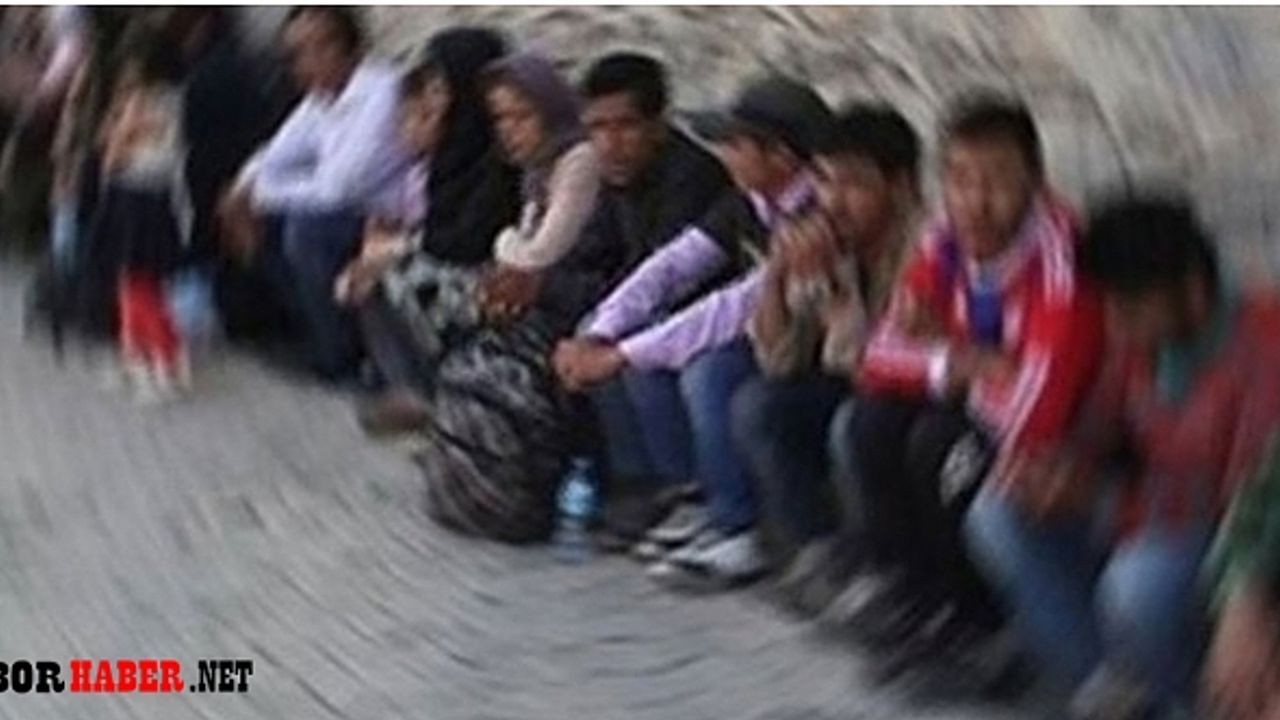 Ankara-Niğde Otoyolu Üzerinde : 15'i Çocuk Toplam 35 Düzensiz Göçmen Yakalandı
