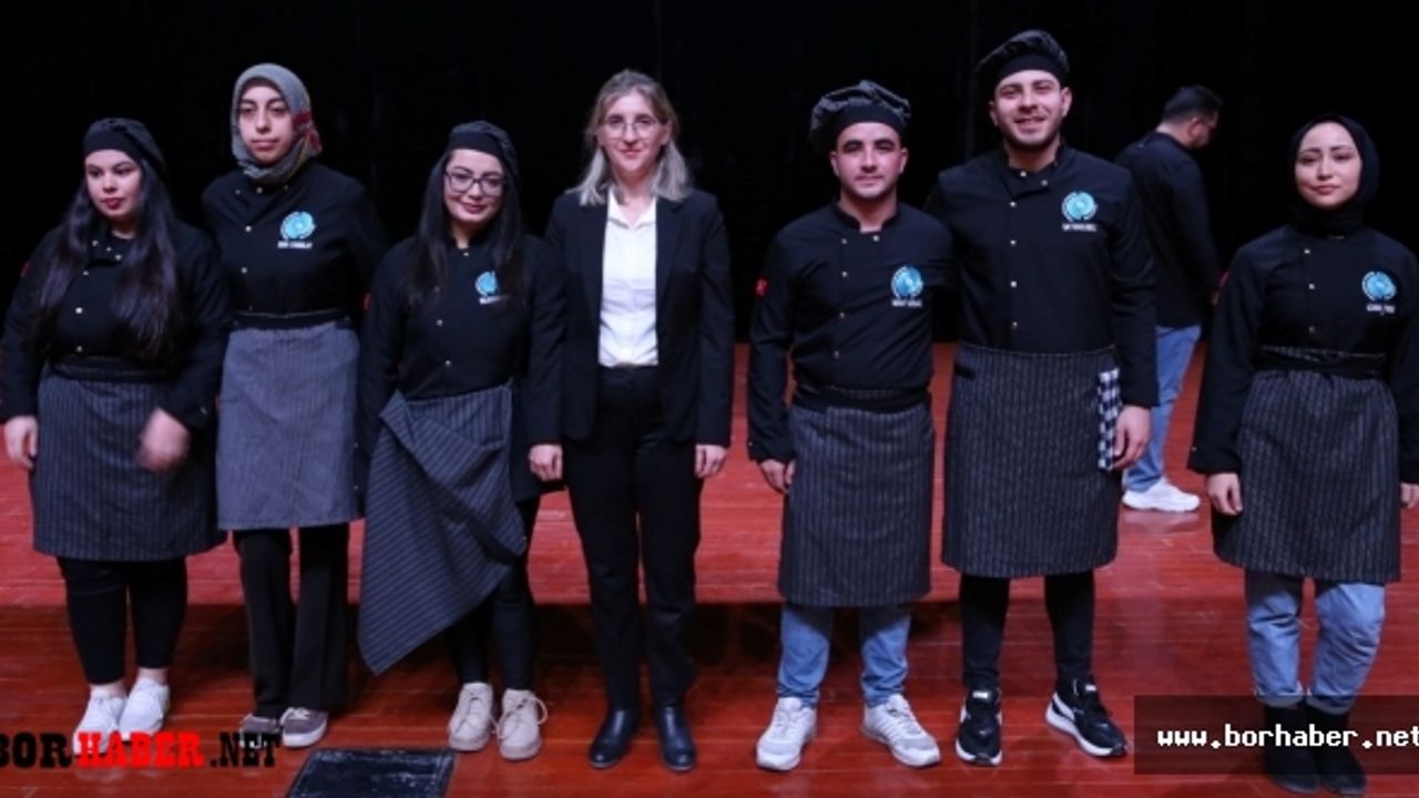 Aşçılık programı öğrencileri Aşçı Önlüklerini giydiler