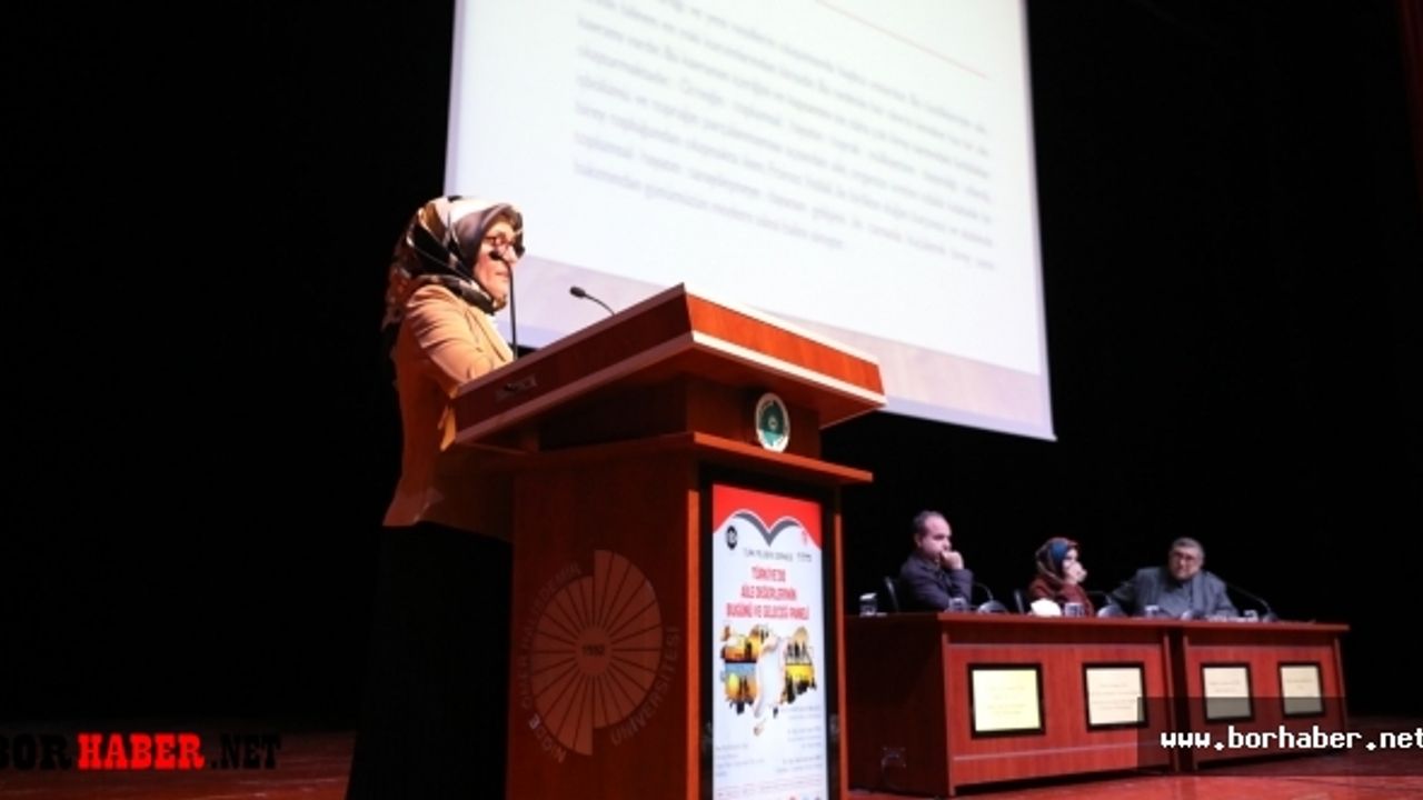 Üniversite’de  “Türkiye'de Aile Değerlerinin Bugünü ve Geleceği” Adlı Panel Gerçekleştirildi