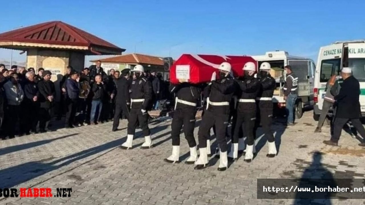 Depremde hayatını kaybeden Başpolis ve eşi defnedildi.