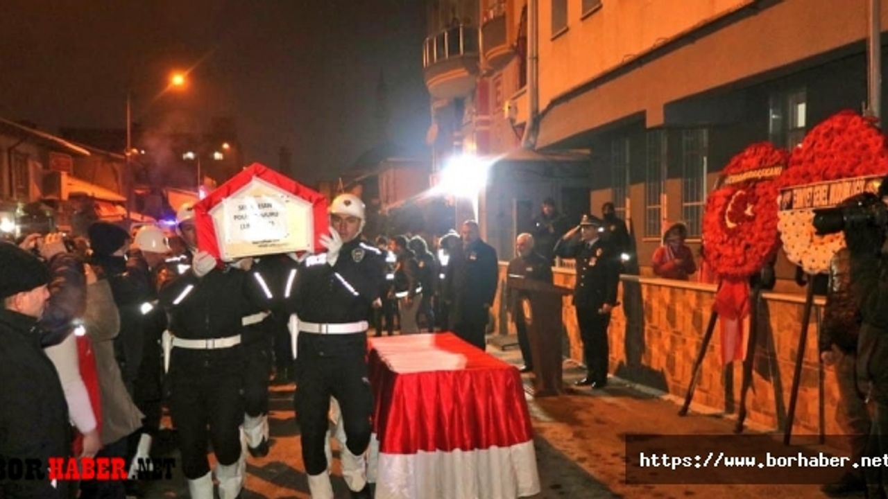 Depremde hayatını kaybeden polis memuru Ulukışla’da toprağa verildi.