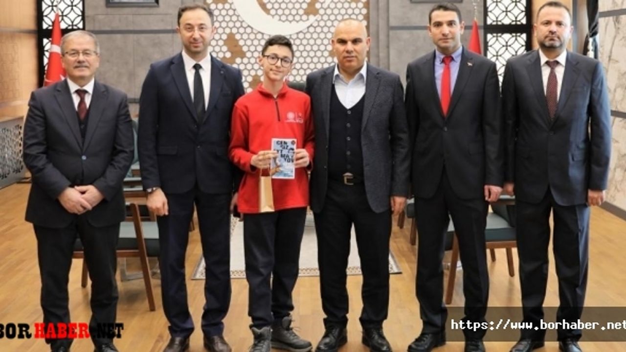 Vali Koç, TÜBİTAK Yarışmasında Dereceye Giren Öğrenciyi  Ödüllendirdi