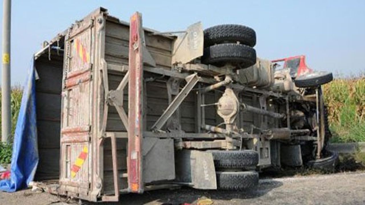 Altunhisar'da trafik kazası 2 'si Ağır 39 Yaralı