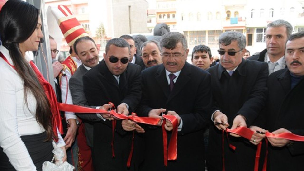 Niğde Belediye Başkanı Faruk Akdoğan İş Yeri Açılışına Katıldı