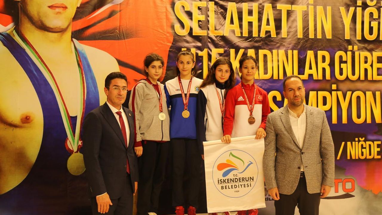 U-15 Kadınlar Güreş Türkiye Şampiyonası sona erdi