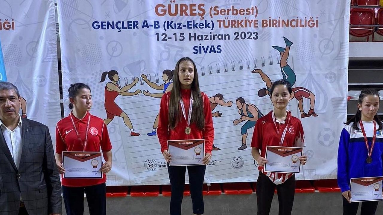 Niğdeli Elif Türkiye Güreş Şampiyonasın'da  3. Oldu