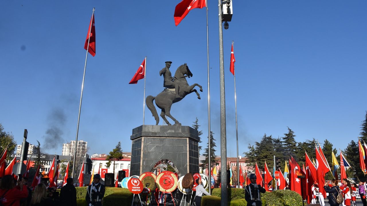 Ulu Önder Mustafa Kemal Atatürk Niğde'de Özlemle Anıldı