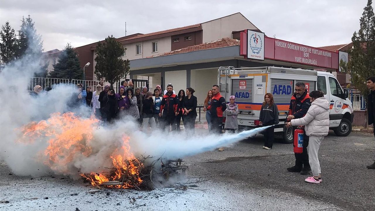 AFAD ekiplerinden öğrencilere yangın eğitim verildi