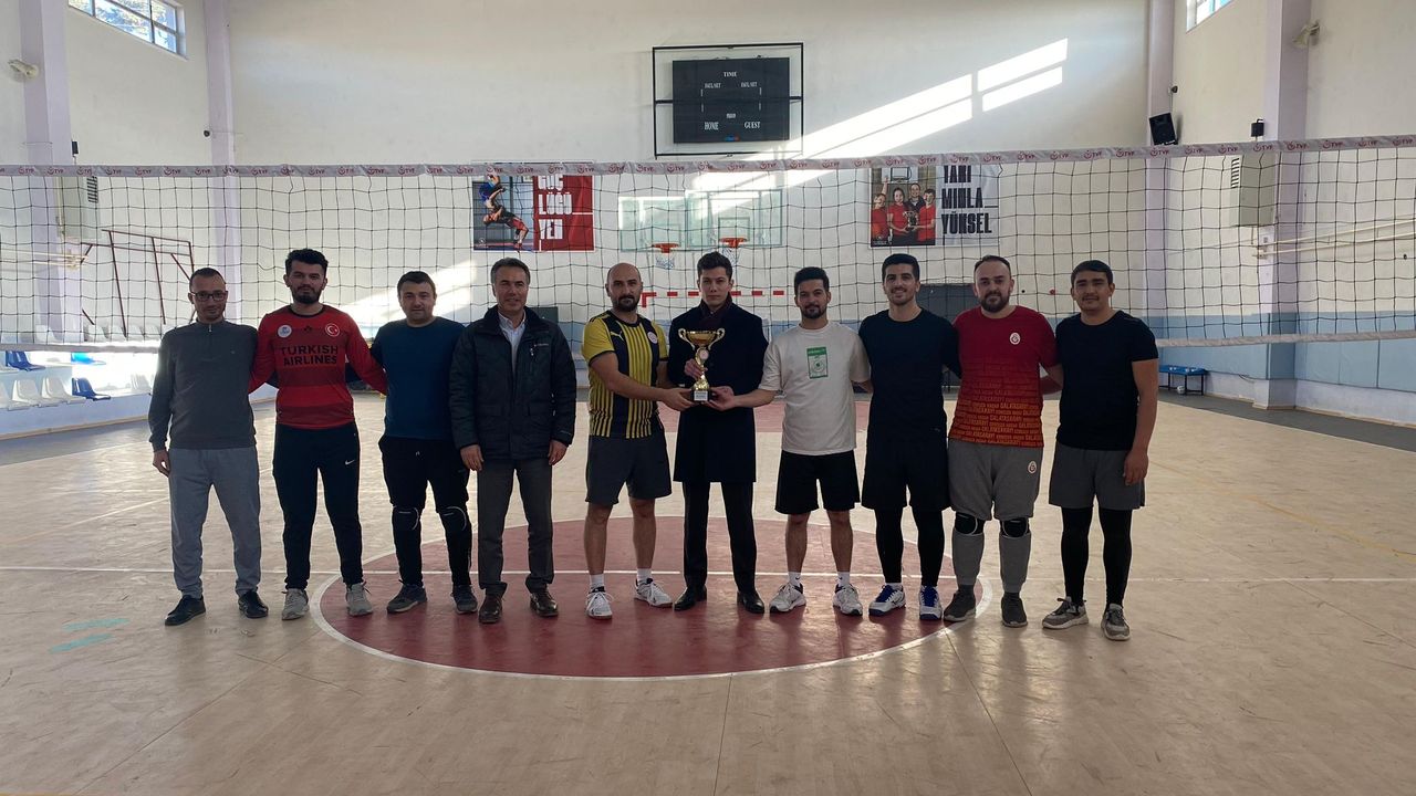 Altunhisar'da Voleybol Turnuvası Tamamlandı