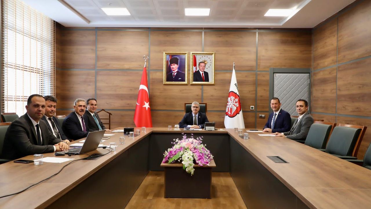 Bor OSB Yönetim Kurulu Toplantısı Vali Cahit Çelik Başkanlığında Gerçekleştirildi