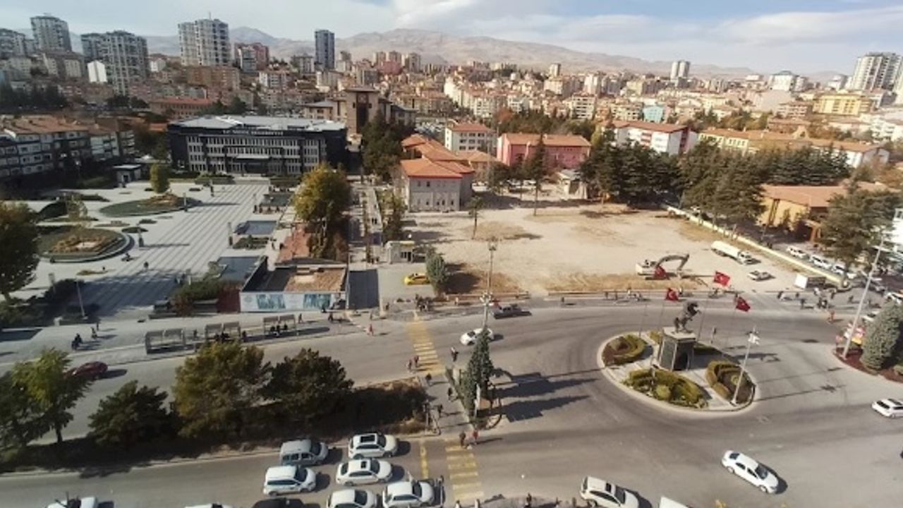Niğde’ye Yeni Tören Meydanı ve Üç Katlı Otopark Projesi