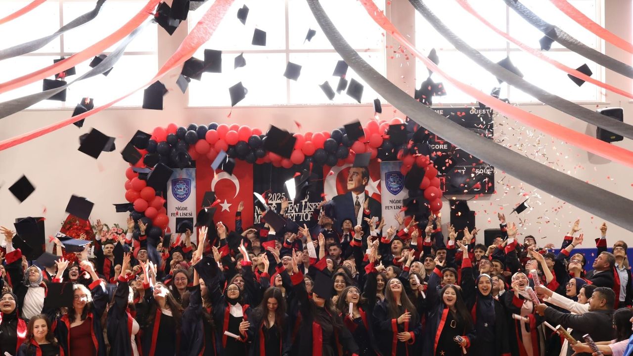 Fen Lisesi’nde Mezuniyet Töreni Gerçekleştirildi