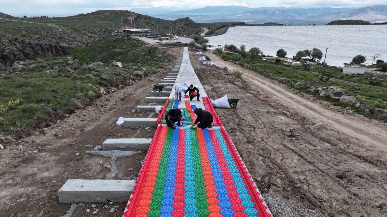 Türkiye’nin En Uzun Renkli Kaydırağı Sezona Merhaba Demeye Hazırlanıyor