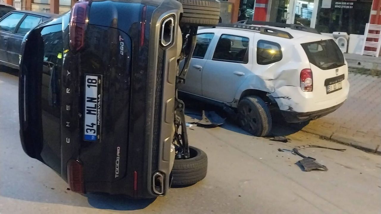 Park Halindeki Araca Çarpan Otomobil Kazaya Neden 