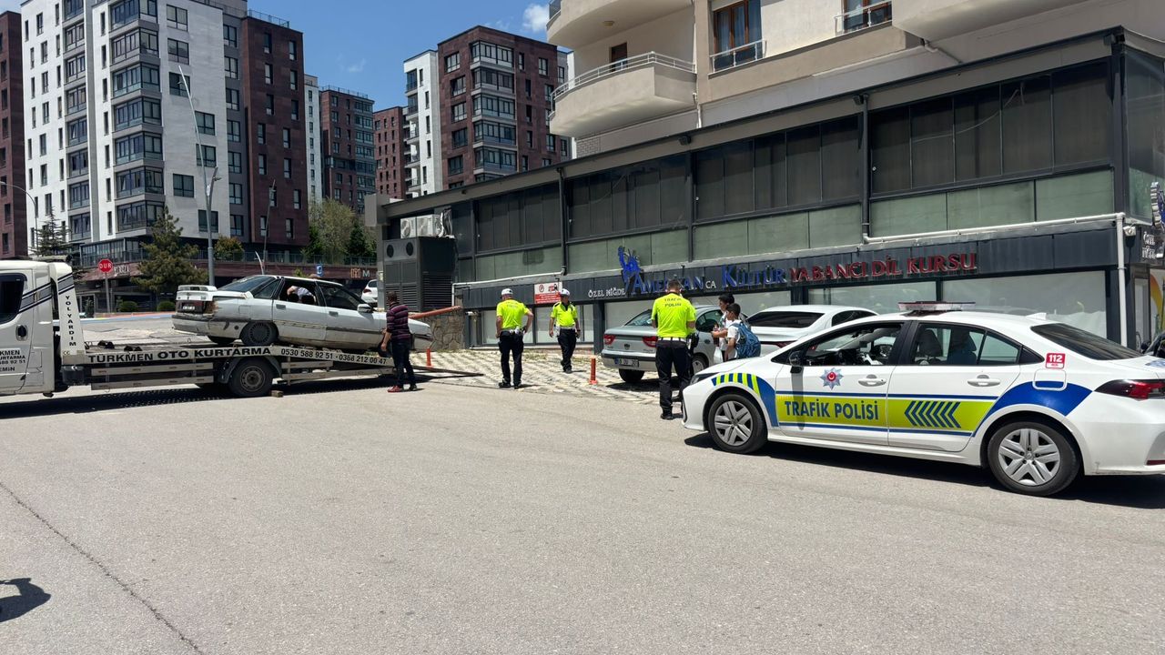 Polisin "Dur" İhtarına Uymayan Sürücü Kovalamaca S