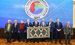 Niğde Ticaret Odası Yöneticileri TOBB Başkanı Hisarcıklıoğlu'na Destek için Ankara'da