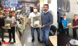 Niğde Ülkü Ocakları'ndan Esnafa Atatürk Portre Hediyesi