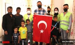 Başkan Baloğlu, Türk Bayrağı hassasiyeti olan  Suriyeli çocukları ziyaret etti