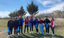 Niğde'de Gönüllü Gençler Piknik Alanlarını Temizledi