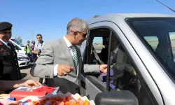 Vali Çelik uygulama noktalarını denetledi sürücülerin bayramını kutladı