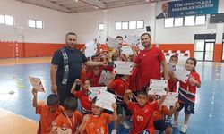 Borlu minikler kupa ve madalyalarını aldı