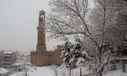 Niğde’ye Yılın İlk Karı Yağdı