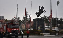 Otel Faciası Nedeniyle Niğde'de Bayraklar Yarıya İndirildi