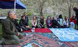 Vali Çelik öğrencilere kamp yaptı