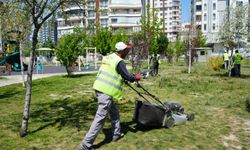 Yazın Gelişiyle Niğde’de Park ve Bahçelerde Yoğun Mesai Başladı