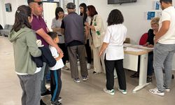 Sağlık çalışanları vatandaşları sağlıklı yaşam konusunda bilgilendiriyor