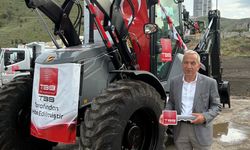 Türkiye Belediyeler Birliği Niğde'nin 4 Belde Belediyesine Kepçe Hibe Etti