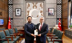 Vali Cahit Çelik’e “Sekoya Meclisi” Kitabı Takdim Edildi